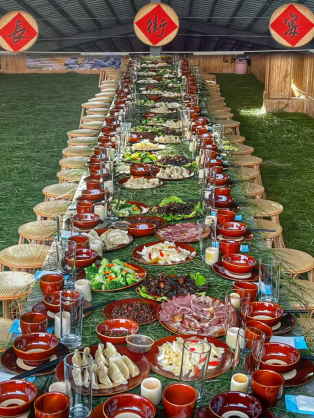 彝族长街宴 彝族长街宴