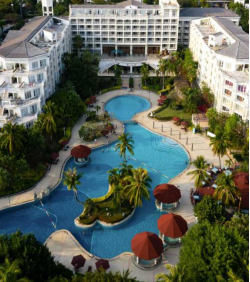 三亚夏日海滩海景酒店