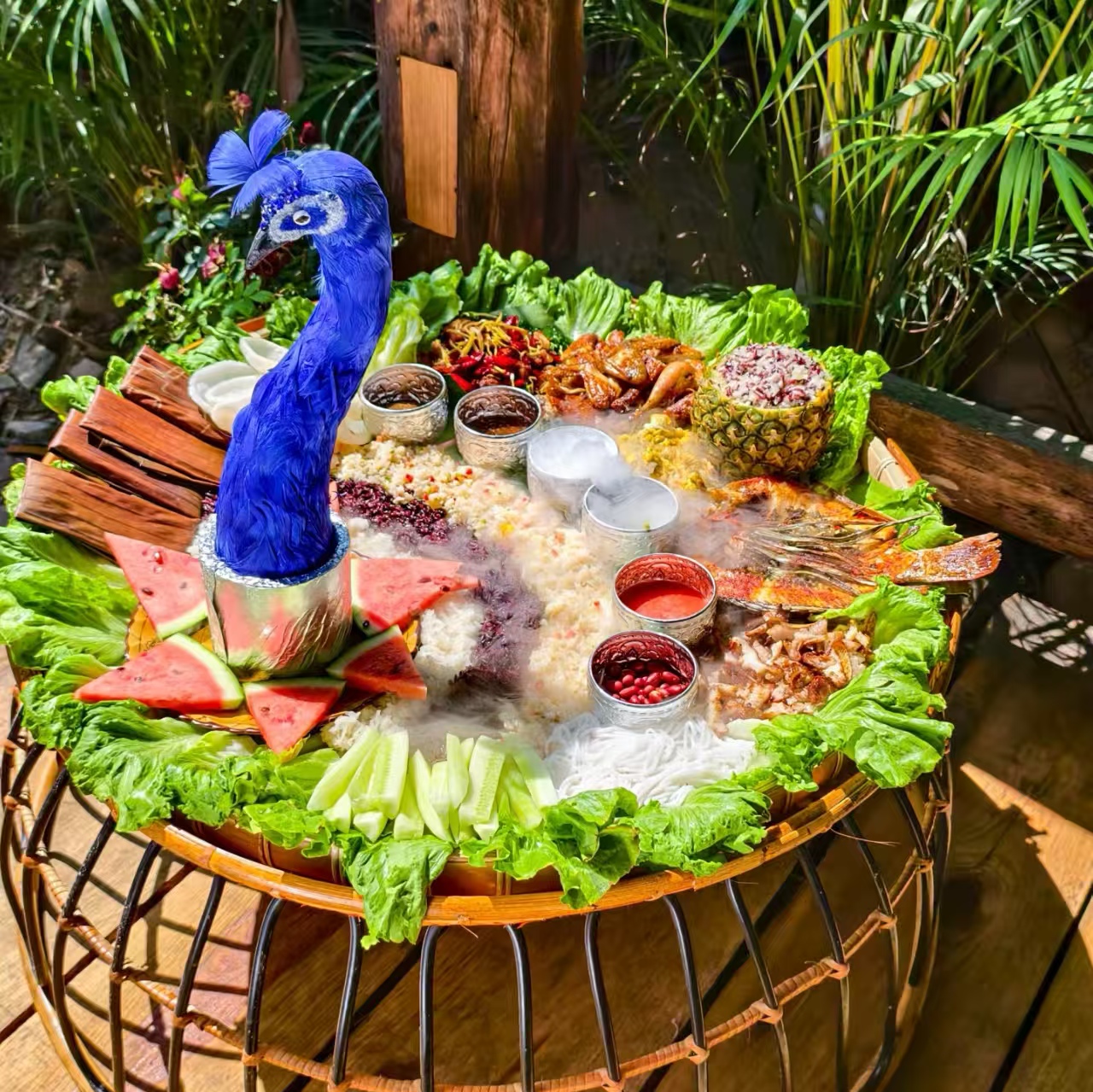 特色孔雀餐
